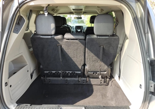 Chrysler Town &amp; Country cena 55900 przebieg: 222000, rok produkcji 2016 z Swarzędz małe 121
